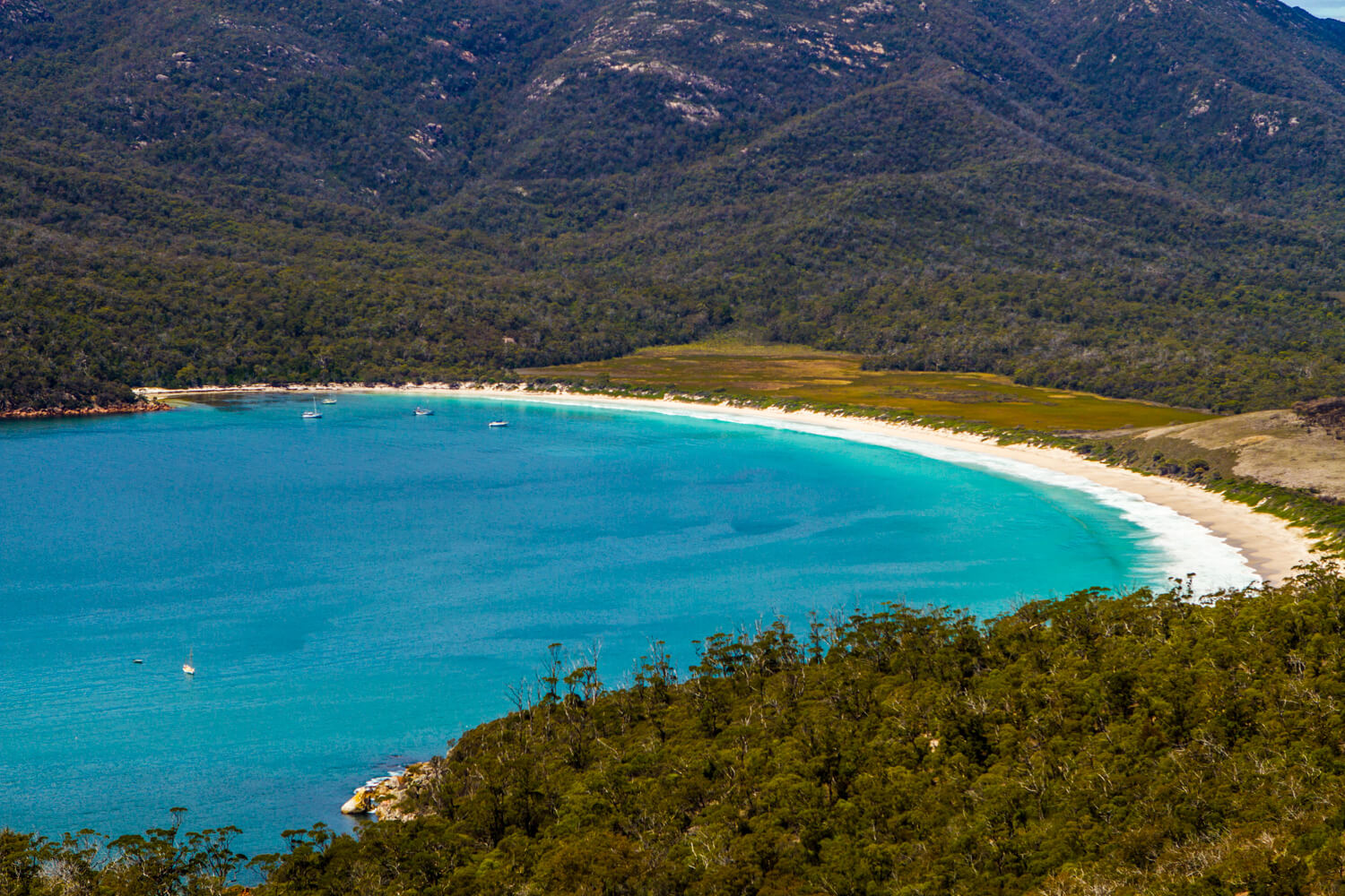 Walk to Wineglass Bay near Coles Bay, Tasmania